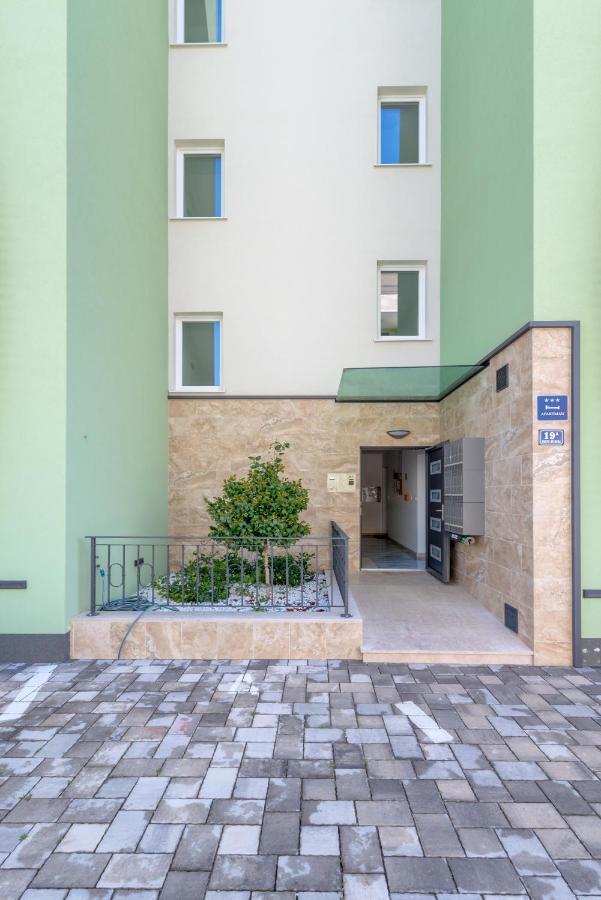 Searenity Apartment Split Exterior photo